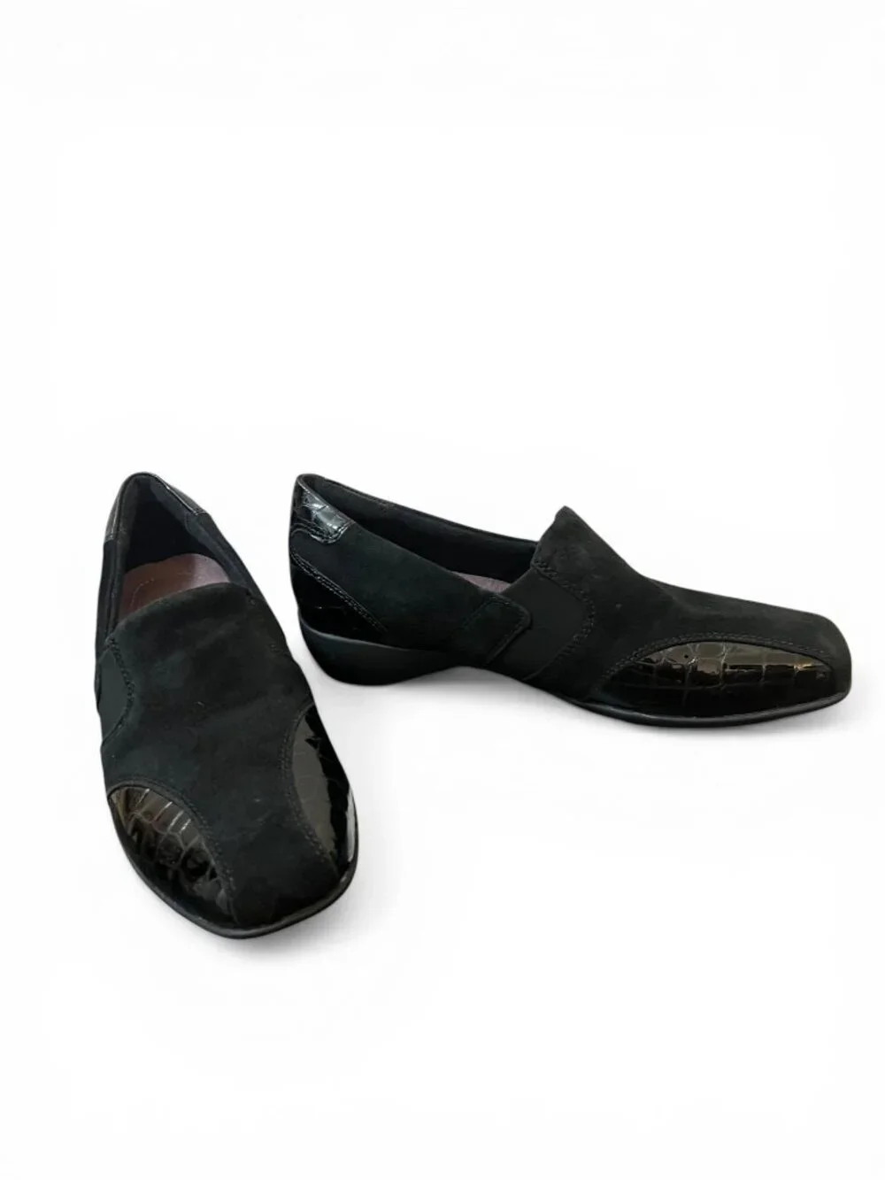 Clarks Womens Black Suede Slip-On Loafers with Patent Croc Accents Size 7N
